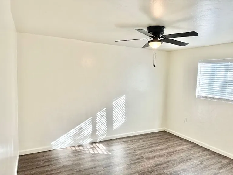 5927-5939 W Rose Ln #5947 — Photo 40
