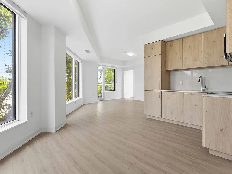 7439 Kingston Rd — Photo 43