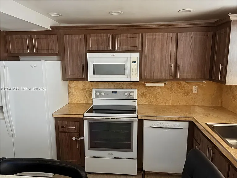 137 Golden Isles Dr #1212 — Photo 2