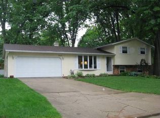 1800 Treeland Dr, Green Bay, WI 54304
