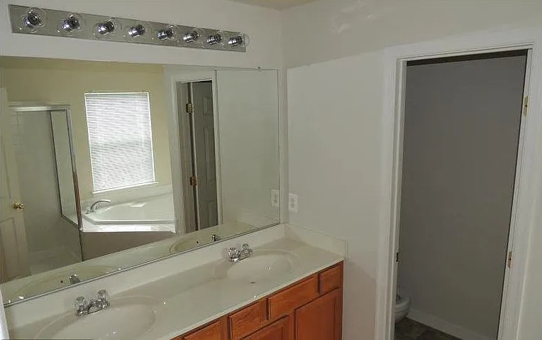 1124 Hampton St — Photo 11