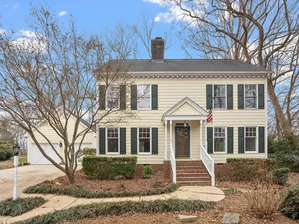 8713 Stonegate Dr, Raleigh, NC 27615