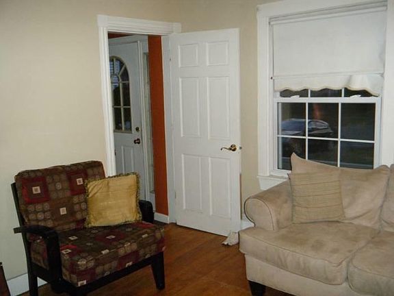 Living/Family Rm-Hardwood Flr 1