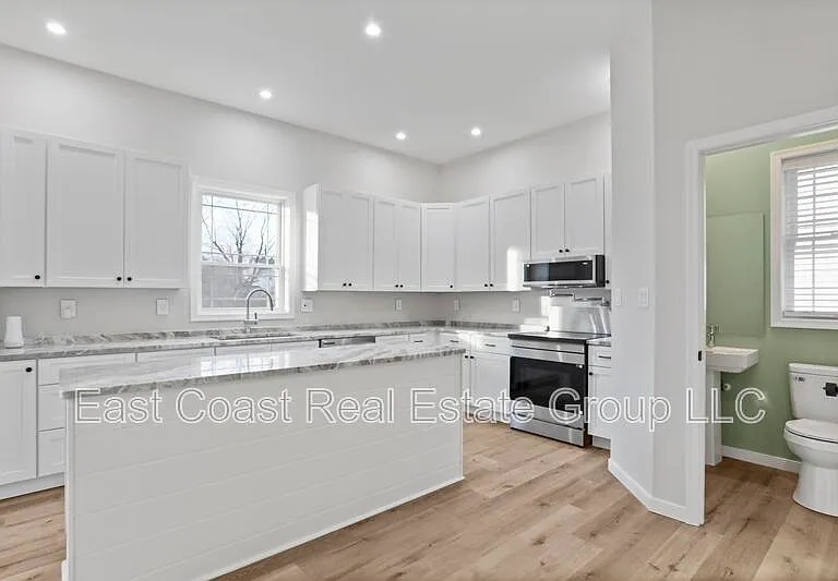 530 N 3rd St #A — Photo 13