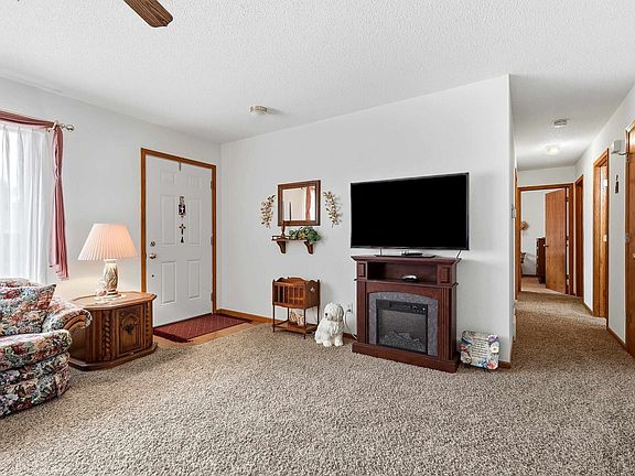 3rd image of 4944 Long View Dr