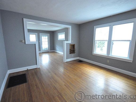 4th image of 216 W Lakeview Ave