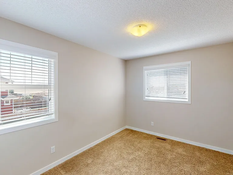338 River Heights Cres — Photo 7