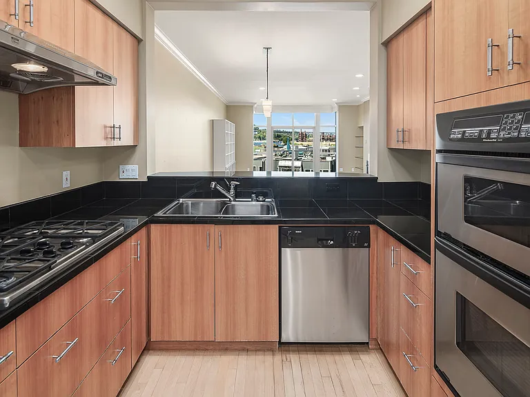 80 E Roanoke St #19 — Photo 13
