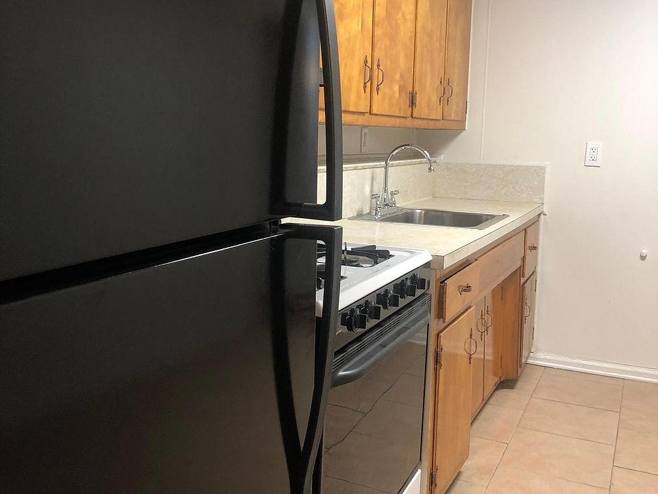 1st image of 2737 Fenton Ave