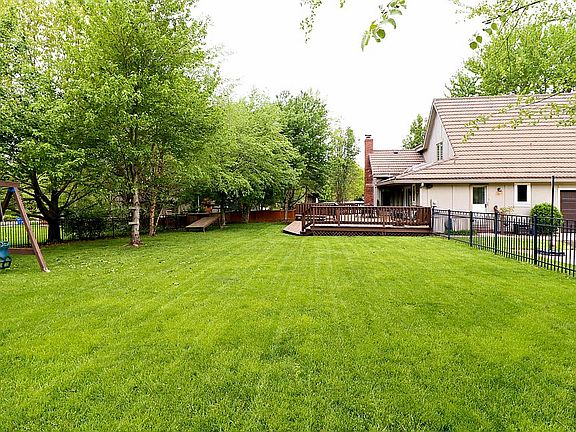 3rd image of 12704 Eaton Cir