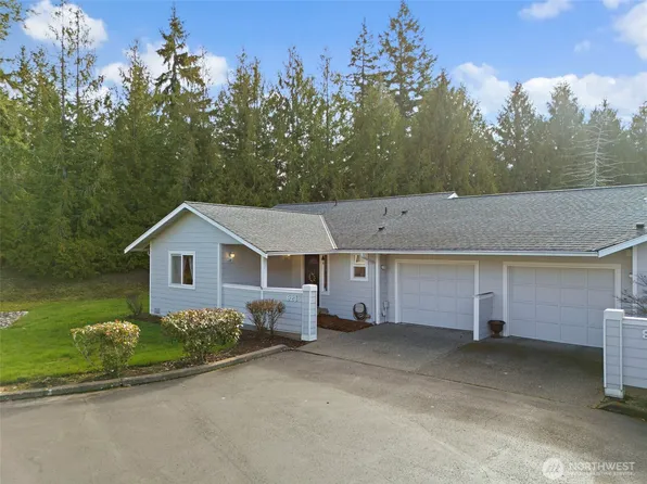 923 NW Leisure Ln, Bremerton, WA 98311