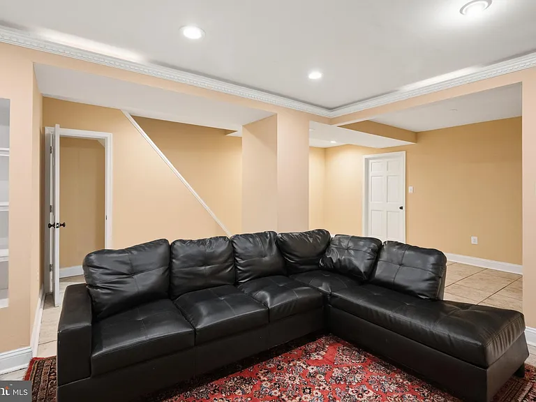 214 E University Pkwy — Photo 55