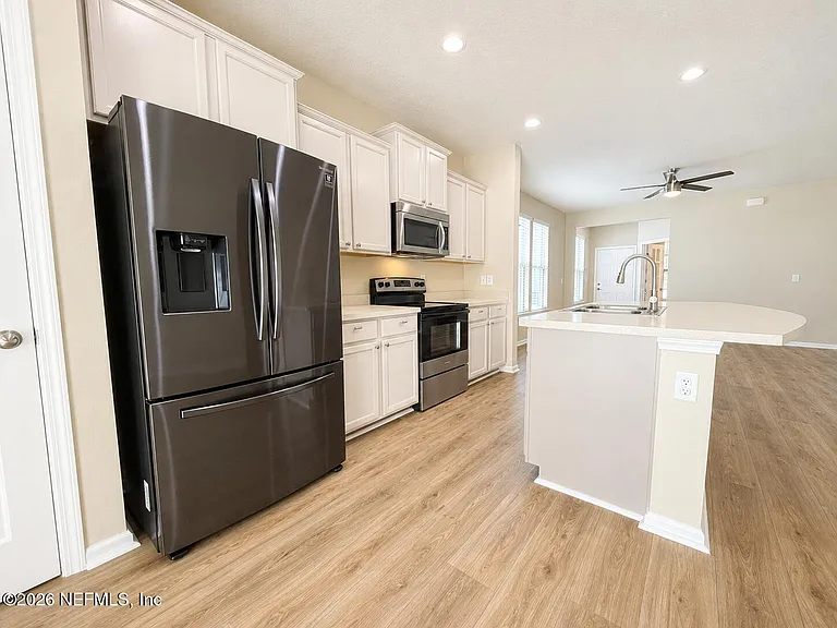 550 Drysdale Dr — Photo 5