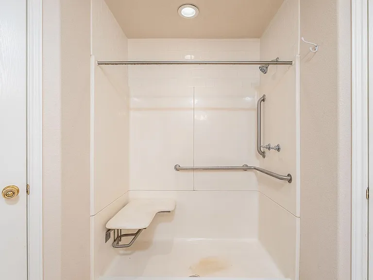 207 Locust St — Photo 24