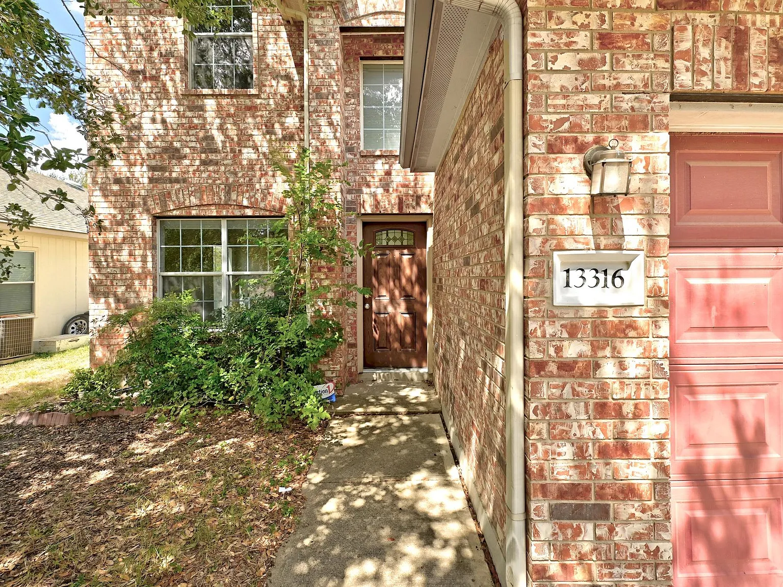 4 bed, 2.5 bath, 2051 sqft, $1,895 — Photo 4