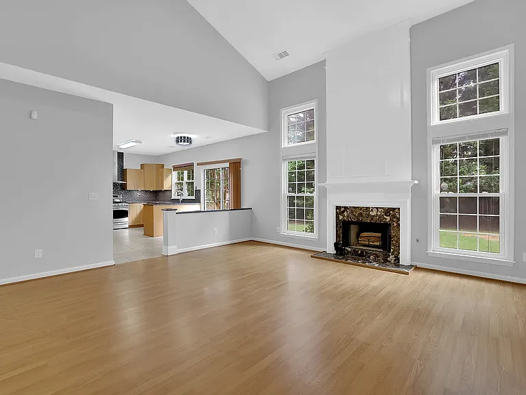440 Chippenham Ct — Photo 12