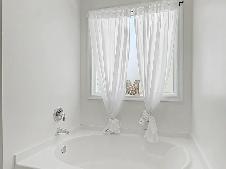 906 Rachel Ln — Photo 28