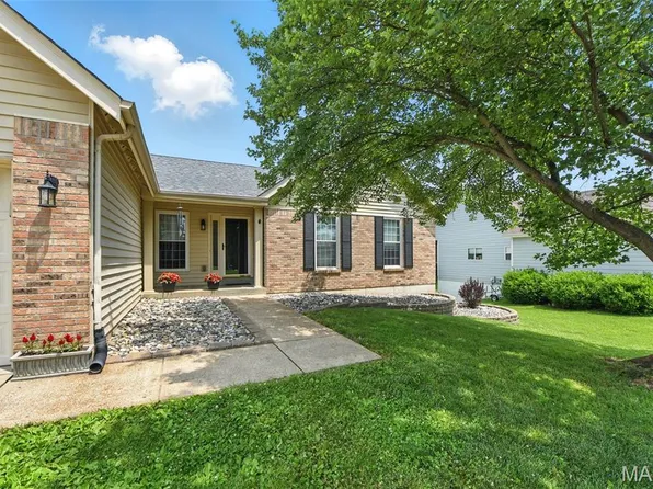 429 Arbor Meadow Ct, Ballwin, MO 63021