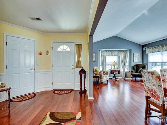 2nd image of 32 Morning Glory Ln