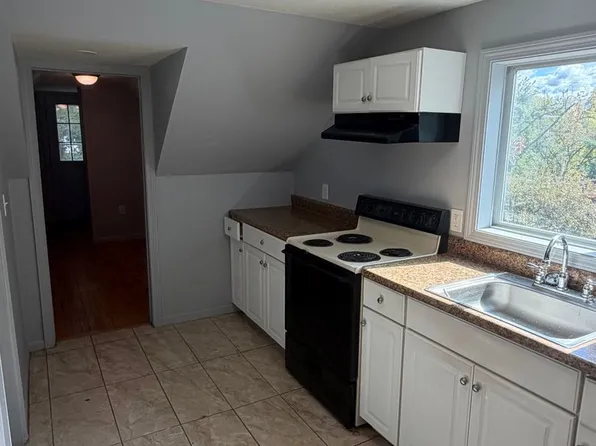 19 Winter St, Farmington, NH 03835