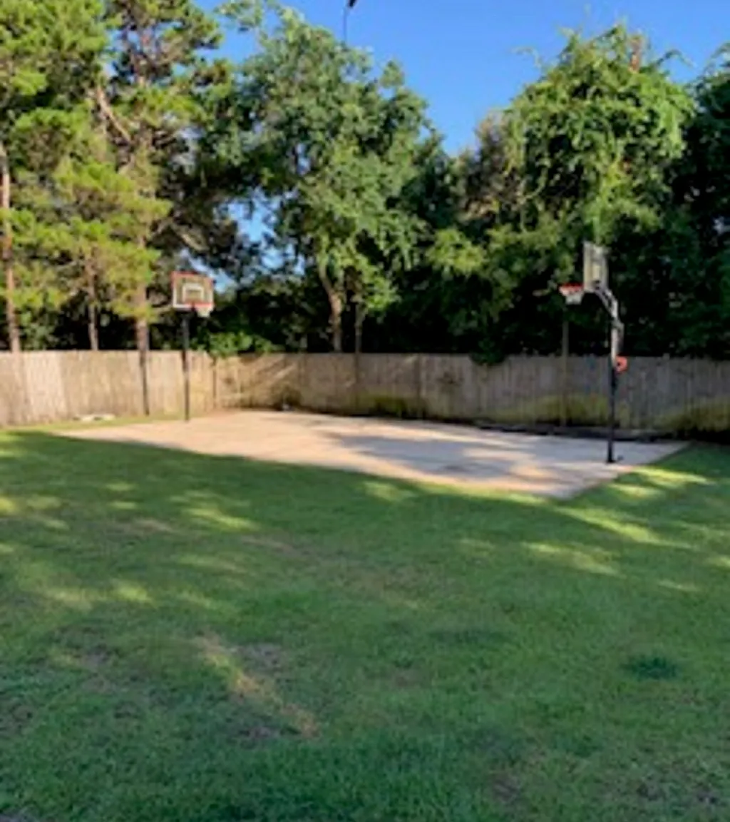 4 bed, 2600 sqft, $7,500 — Photo 2