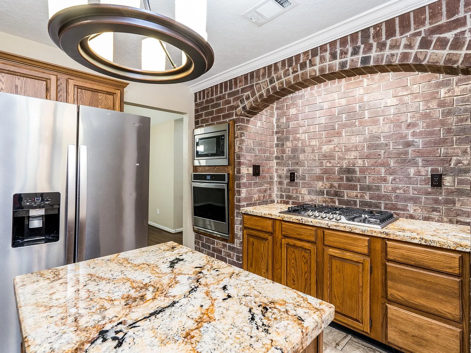 3 bed, 2.0 bath, 1899 sqft, $2,200 — Photo 4