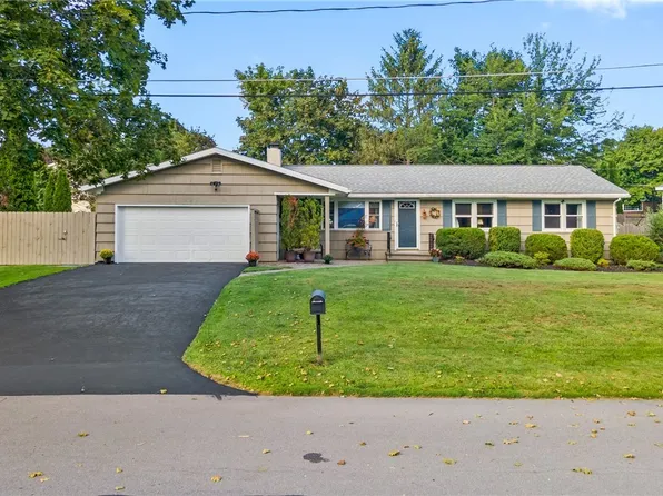 102 Kenny St, Fayetteville, NY 13066