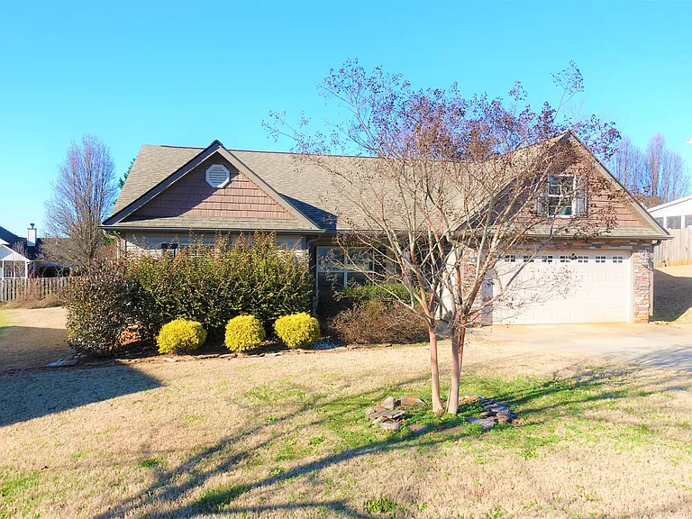 610 Flintrock Dr — Photo 3