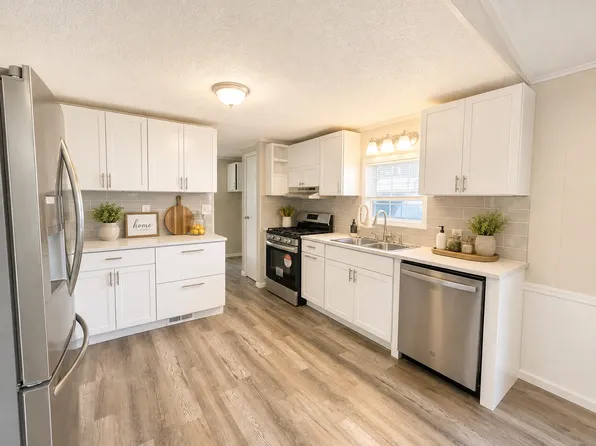 73 Ashley Cir, Swartz Creek, MI
