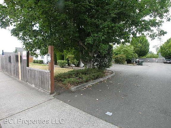 3rd image of 101 E 96th St APT C