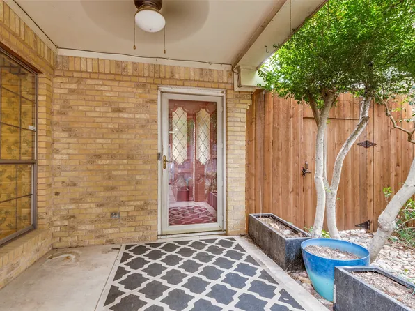 512 Bryan Ct, Irving, TX 75060