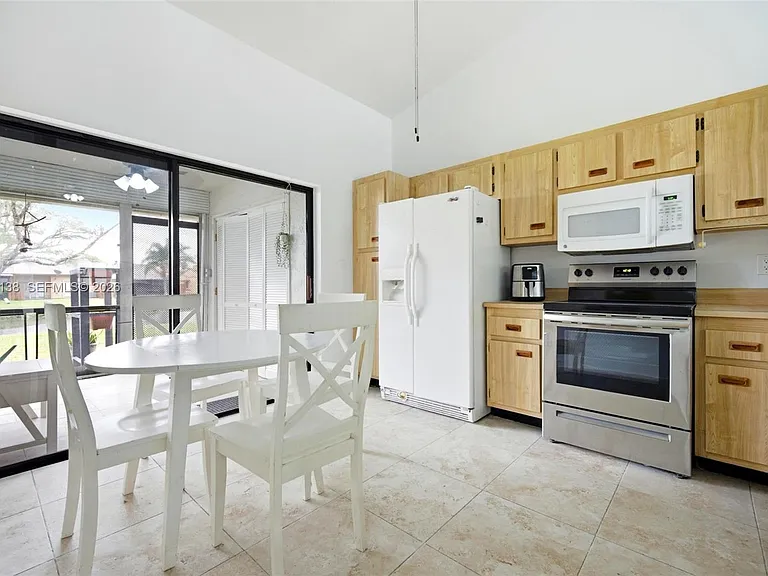 7924 NW 10th St — Photo 16