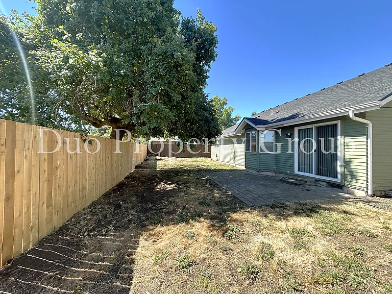 2035 Harvard Dr — Photo 33