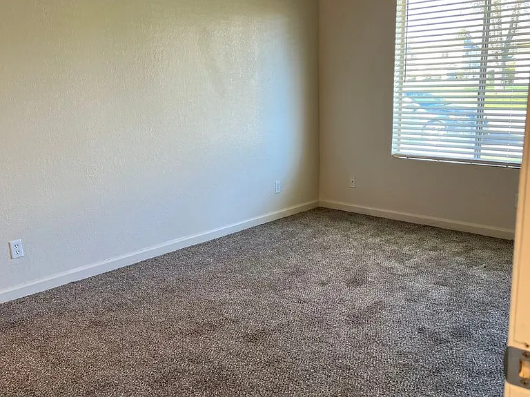 657 W Parlier Ave #126 — Photo 13