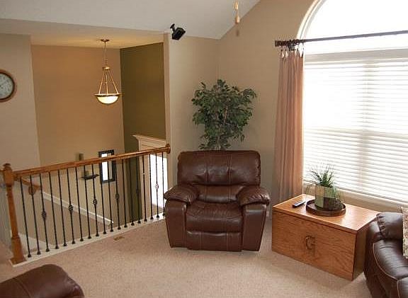 3rd image of 9123 Richmond Ct