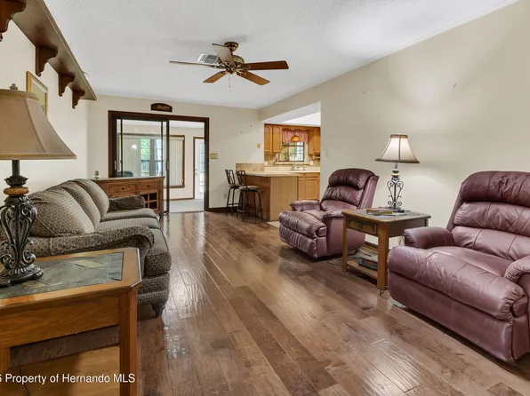 930 Moonlight Ln, Brooksville, FL 34601