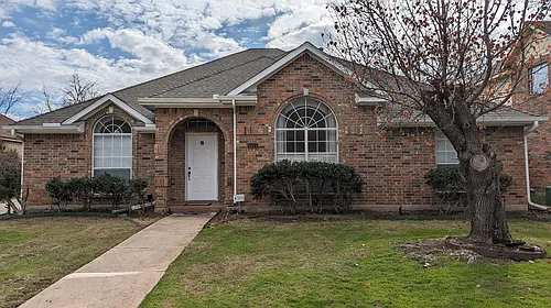 1115 Cambridge Dr Photo 1