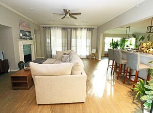 907 Riverside Dr, Alvin, TX 77511