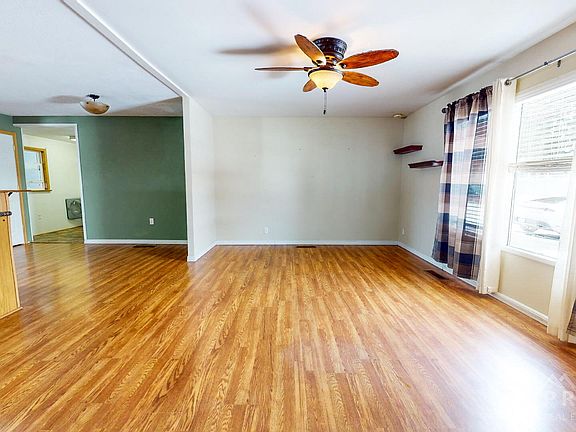 5th image of 19 Sun Valley Dr