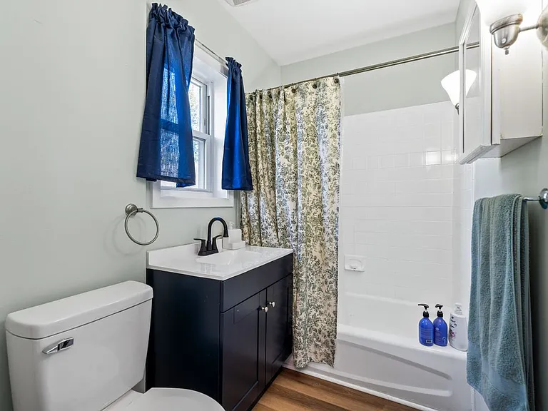 120B Little Pl #1 — Photo 10
