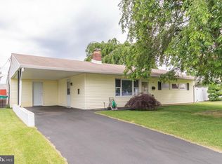 69 Shepherd Ln, Levittown, PA 19055