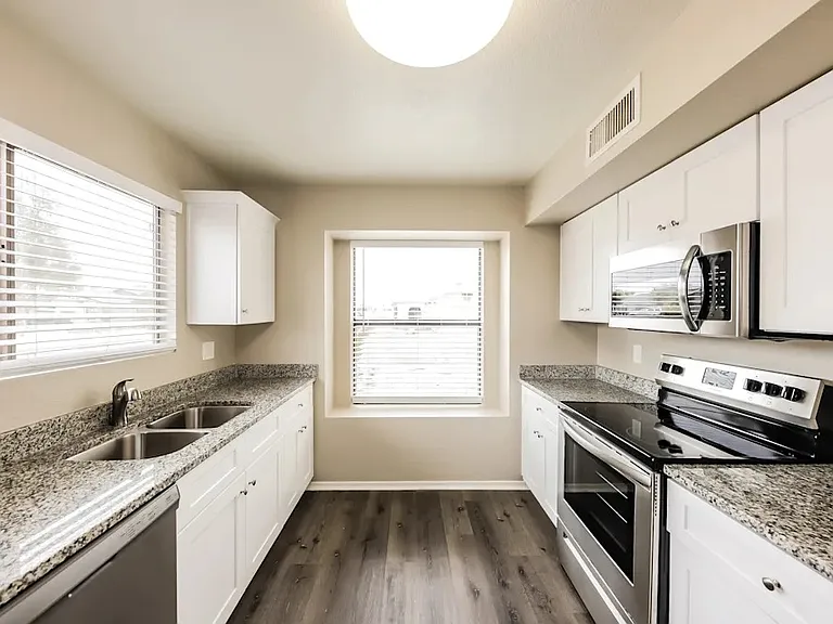 8623 W Indianola Ave — Photo 4