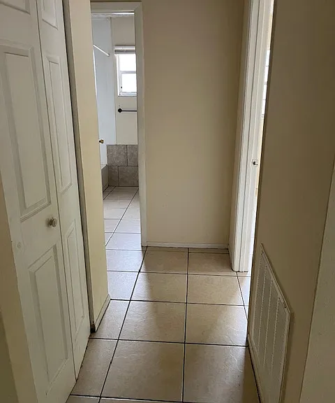 318 E Phoenix St — Photo 5