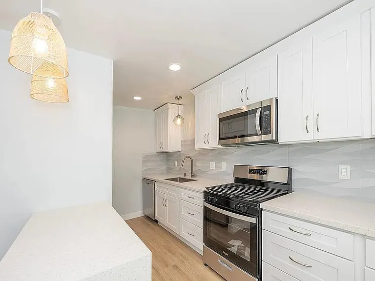 418 N Broadway #418.3 — Photo 15