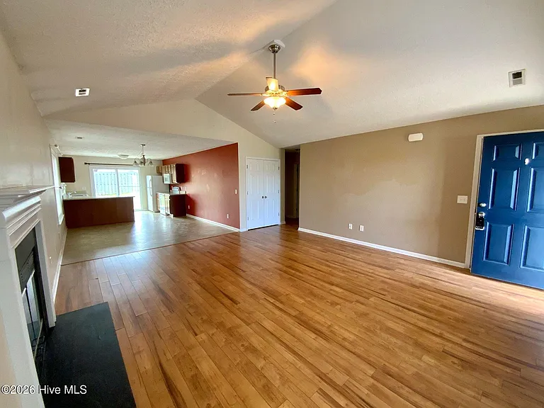 329 Rose Bud Ln — Photo 3