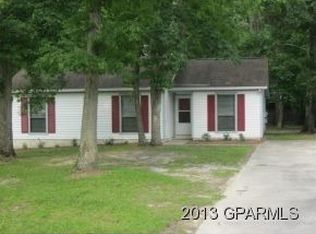 393 Country Rd, Grimesland, NC 27837