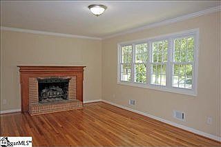 5th image of 36 Joan Dr