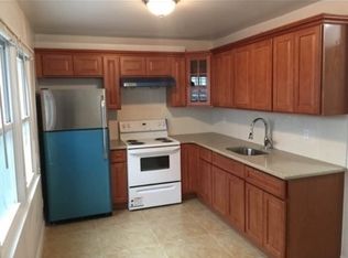 5749 228th St, Oakland Gardens, NY 11364