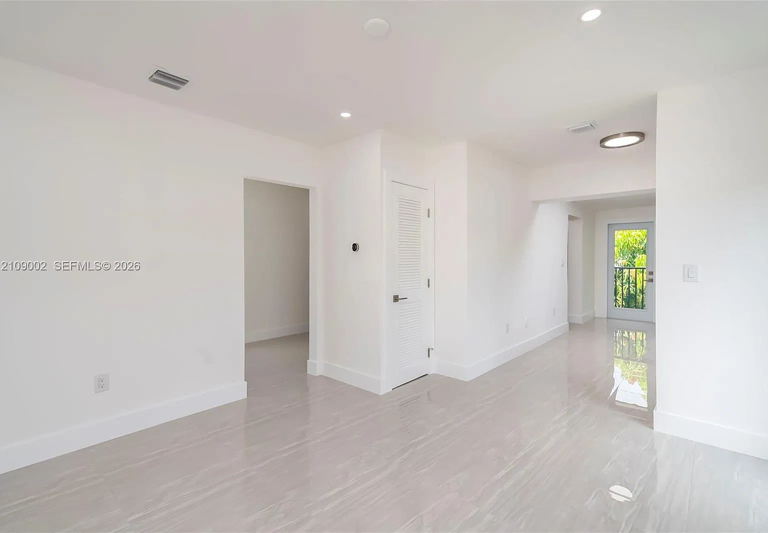 2 bed, 1.0 bath, $2,800 — Photo 4
