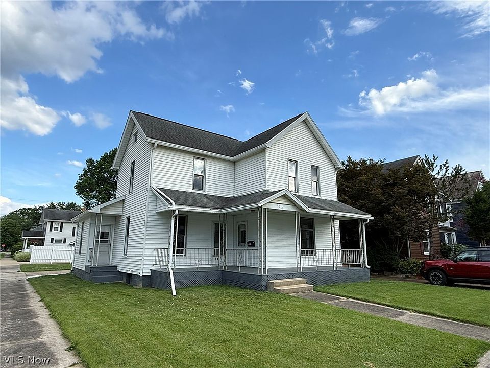 1st image of 520 E 4th St